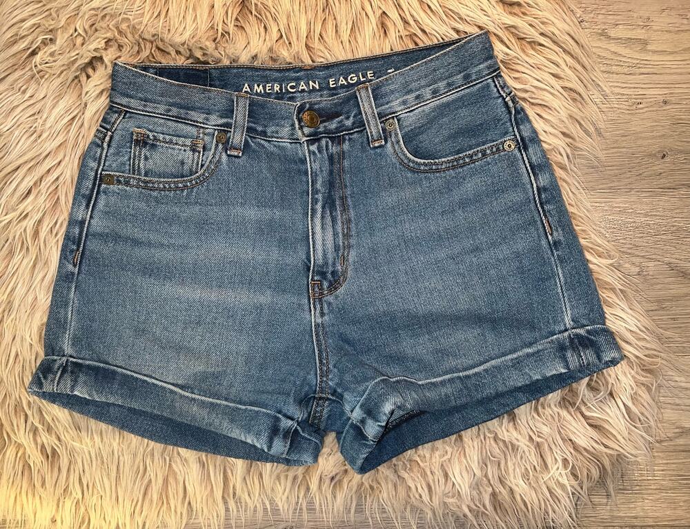 American Eagle outfitters women’s blue jeans mom shorts